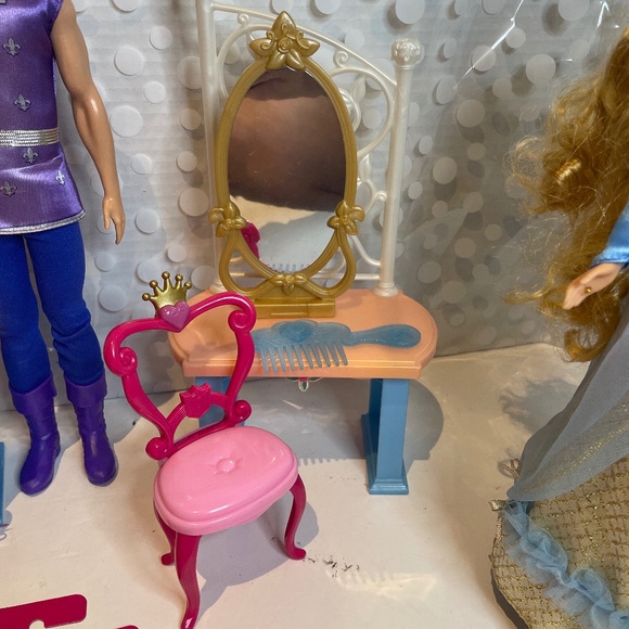 Barbie 👸Sleeping Beauty & 🤴Royal Ken with Princess & the Pauper Playset - Picture 4 of 16